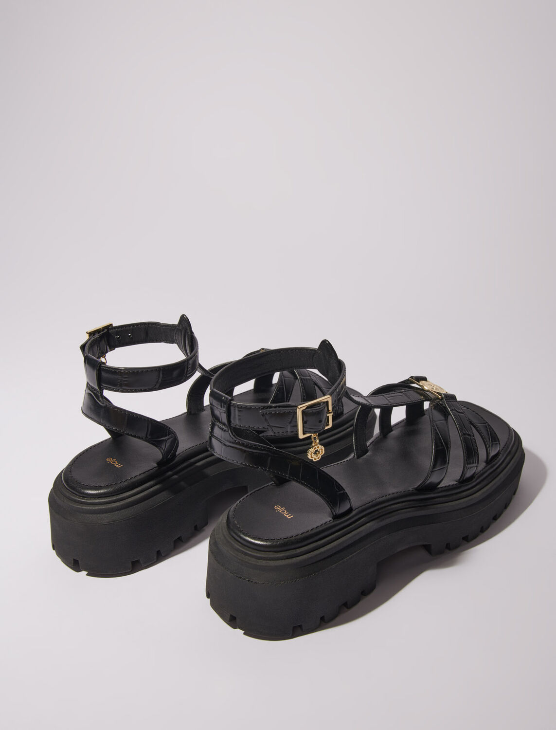 Flat sandals with tread : Fall-Winter Collection color 