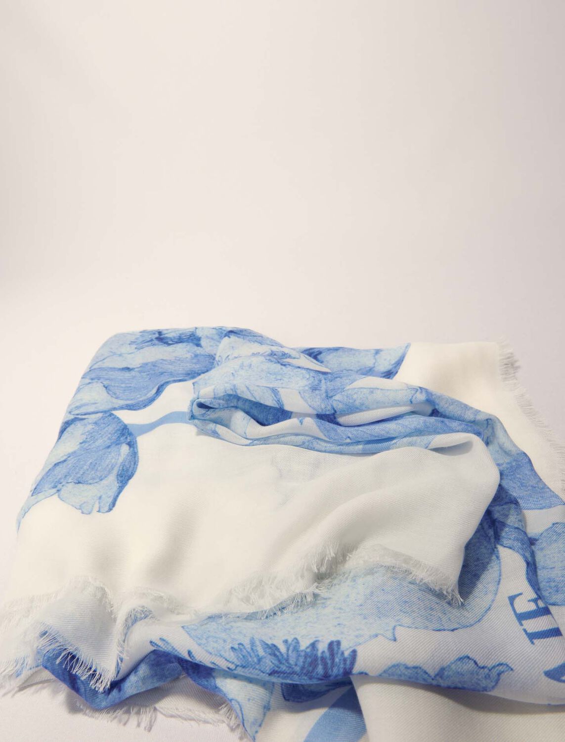 140x140 Watercolour theme shawl -  - MAJE