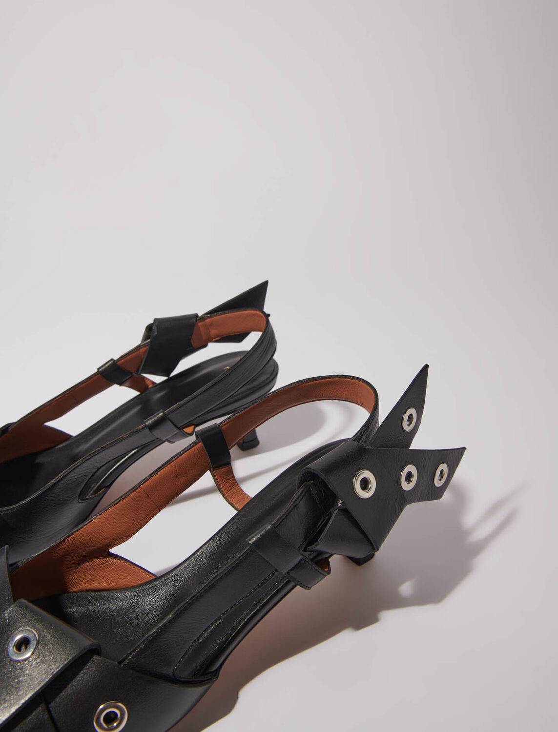Pointed pumps with bow detail - Fall-Winter Collection - MAJE