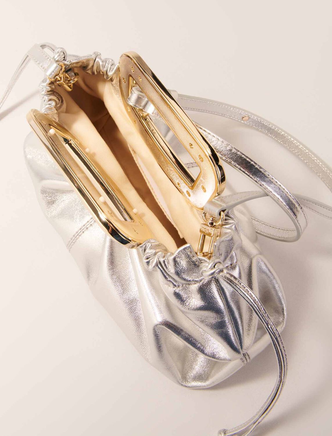 Metal handle metal leather clutch : M Bag color Silver