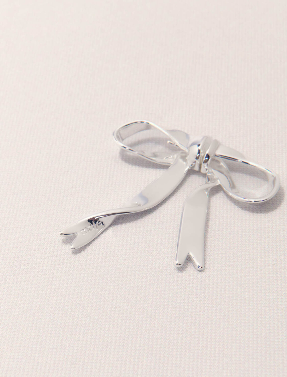 Silver bow earring : Jewelry color Silver