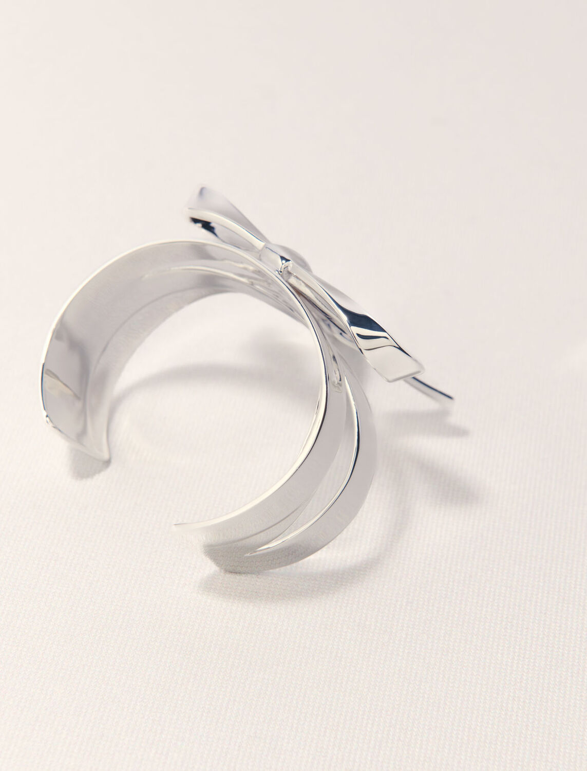 Silver bow cuff : Jewelry color Silver
