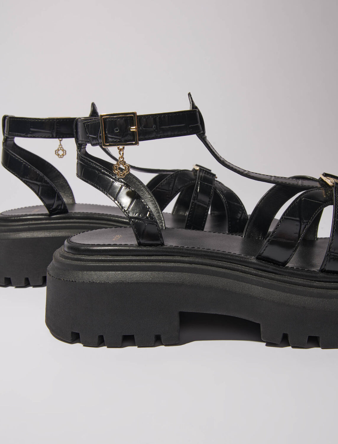 Flat sandals with tread : Fall-Winter Collection color 