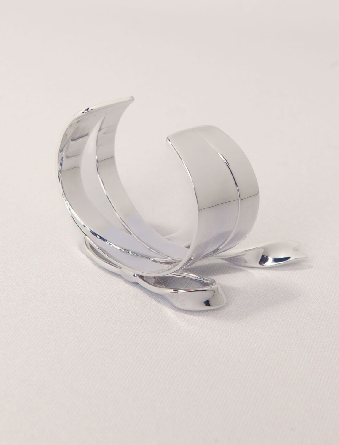 Silver bow cuff : Jewelry color Silver