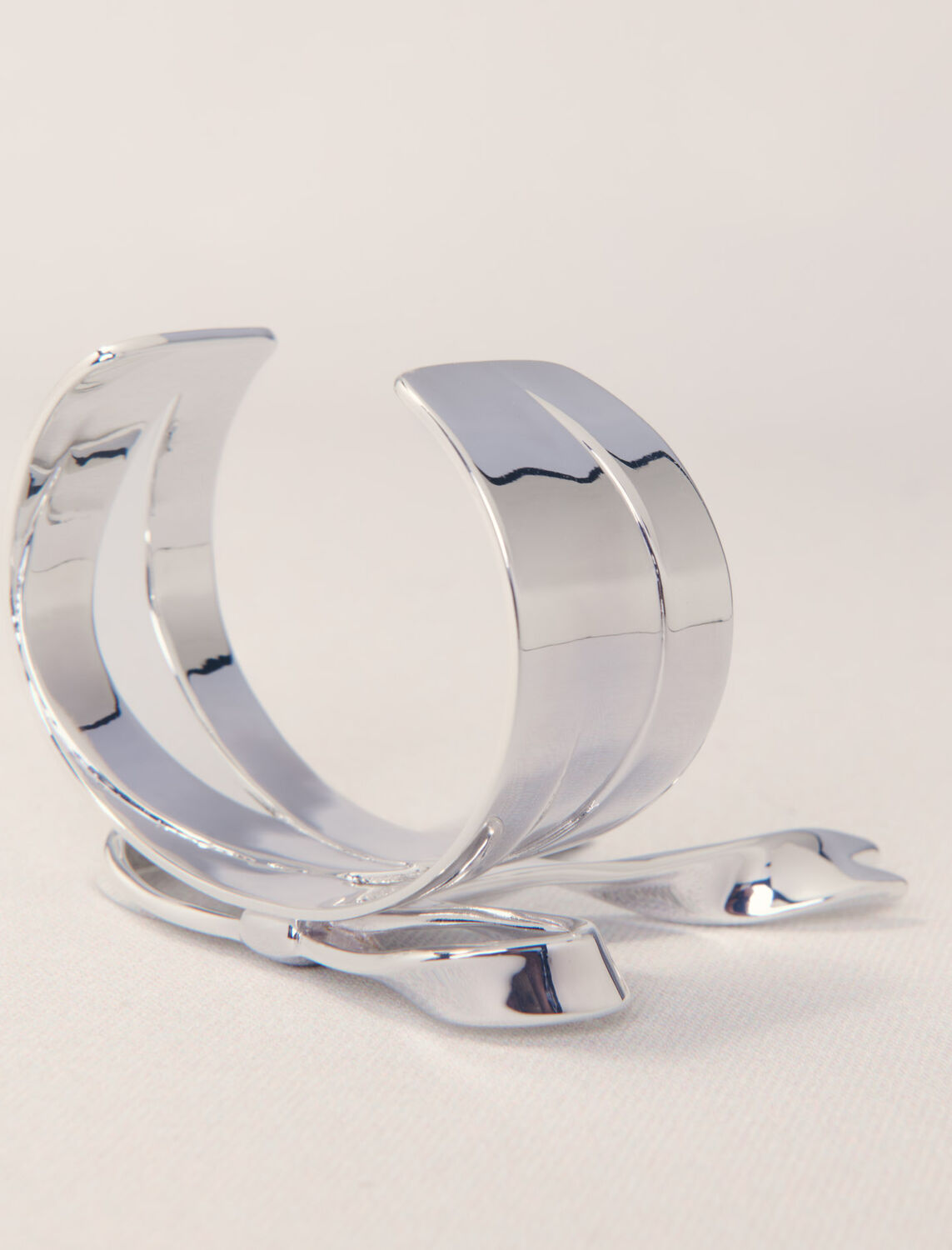 Silver bow cuff : Jewelry color Silver