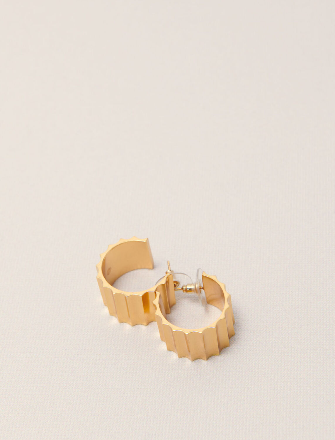 Tapered gold mini hoop earrings : Jewelry color Gold